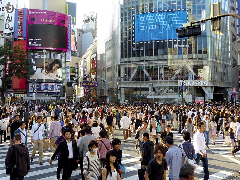 Busy intersection in Tokyo, lots of people