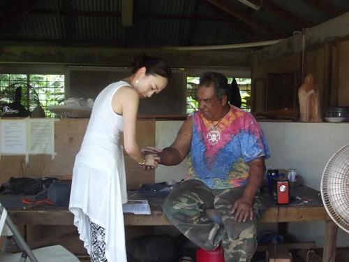 Rie Yotsu administering care