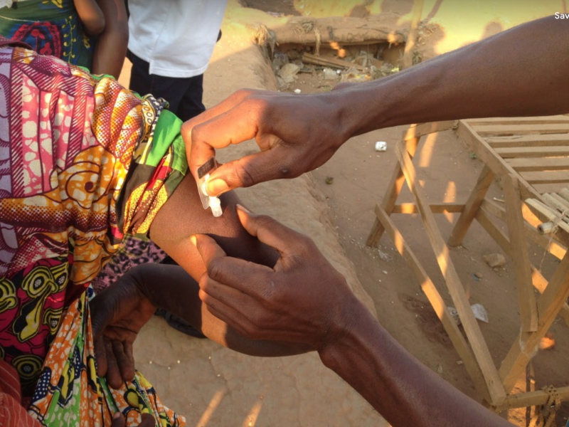 Photo of a blood test being provided in the DRC