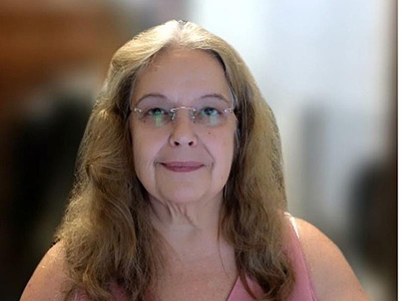 Elizabeth James headshot